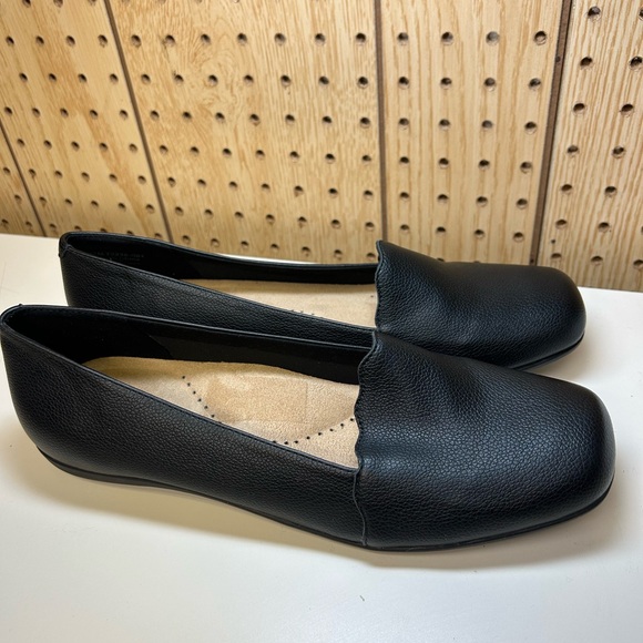 Trotters Sage Loafter - Picture 4 of 8